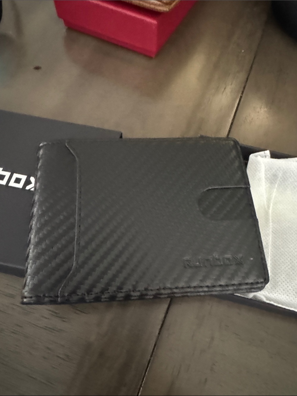 Black Men’s RFID Carbon-Finish Bifold Wallet